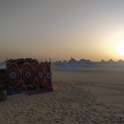 White Desert and Black Desert Day Tour from Bahariya